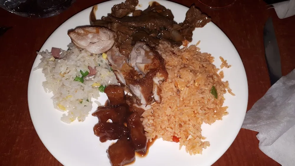 Riz Cantonais Avec Poulet Du Chef